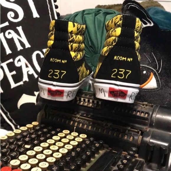 Vans Sk8-Hi House Of Terror âThe Shinningâ, Shoes size W8.5 NWT - Picture 6 of 15
